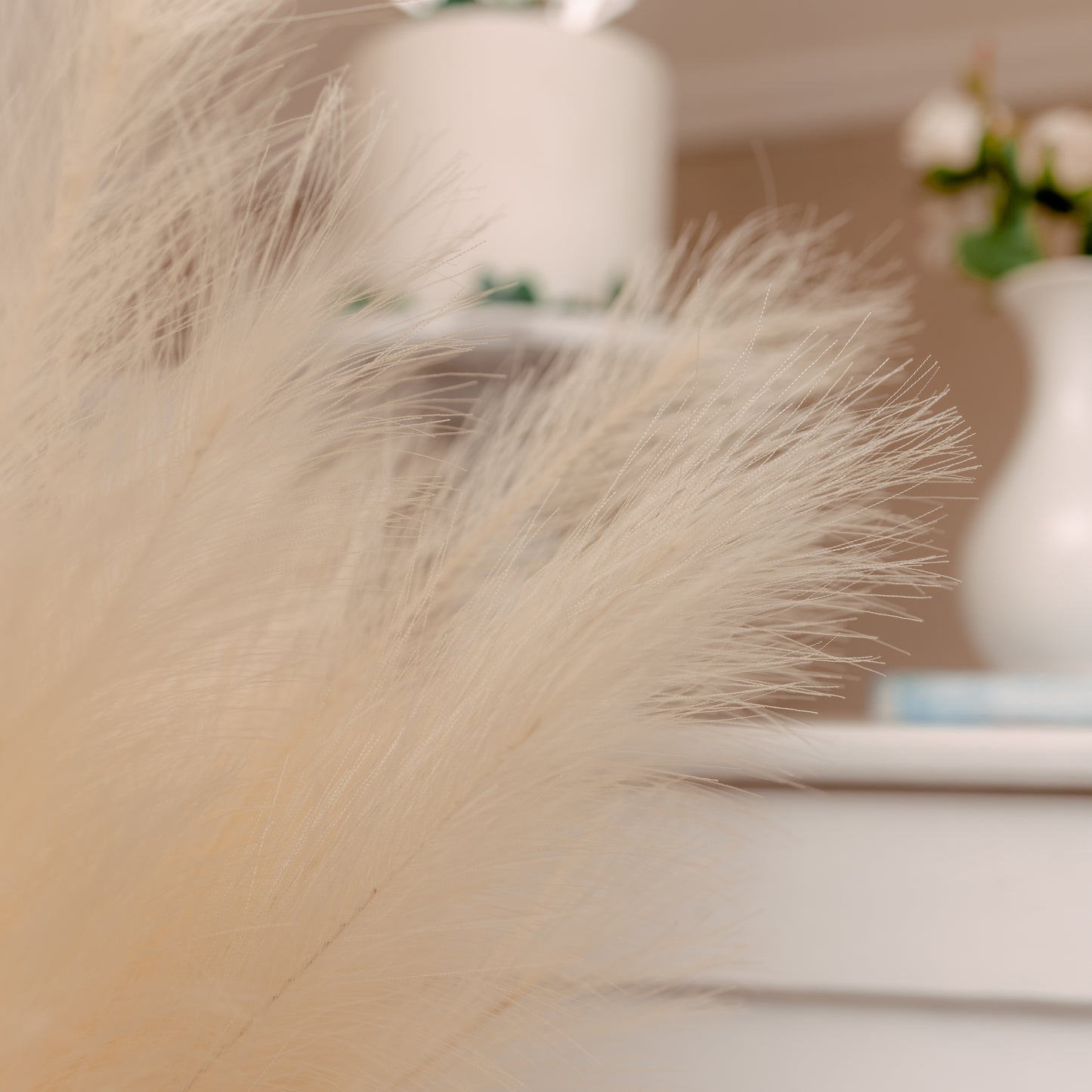 
                  
                    Extra fluffy and tall artificial pampas ORNA in Ivory, 3 stems set, Giftbox
                  
                